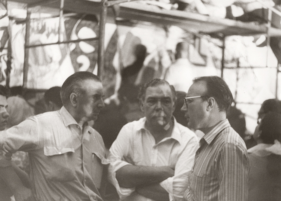 Ezio Gribaudo con Luigi Carluccio e René Portocarrero durante la lavorazione del Grande Murale - Cuba 1967
